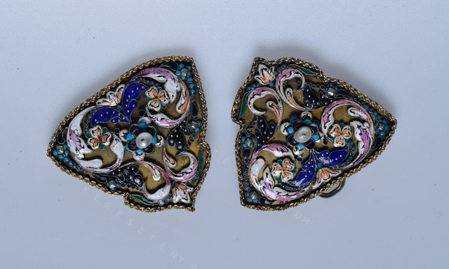 Belt buckles pair 
