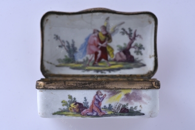 Snuffbox