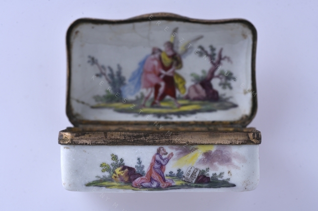 Snuffbox