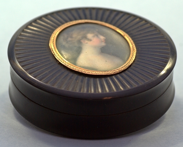 Snuffbox
