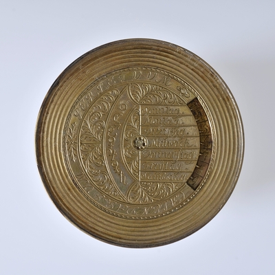 Snuffbox with perpetual calendar