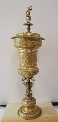 Standing cup with cover