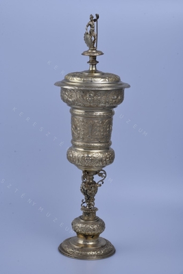 Standing cup with cover