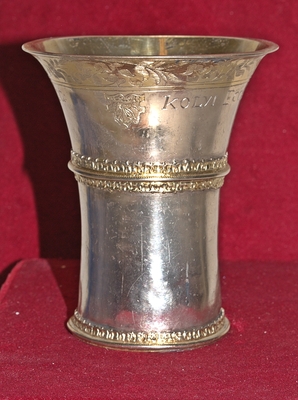 Standing cup 