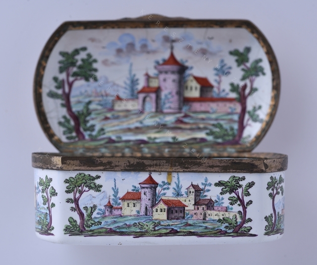 Snuffbox