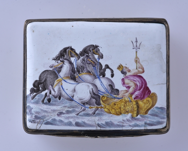 Neptune snuffbox