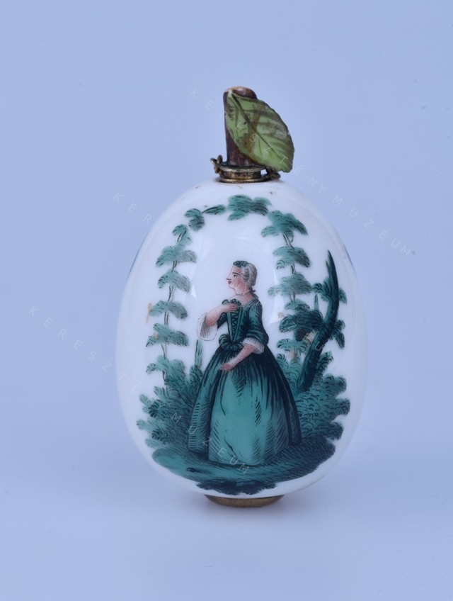 Perfume bottle