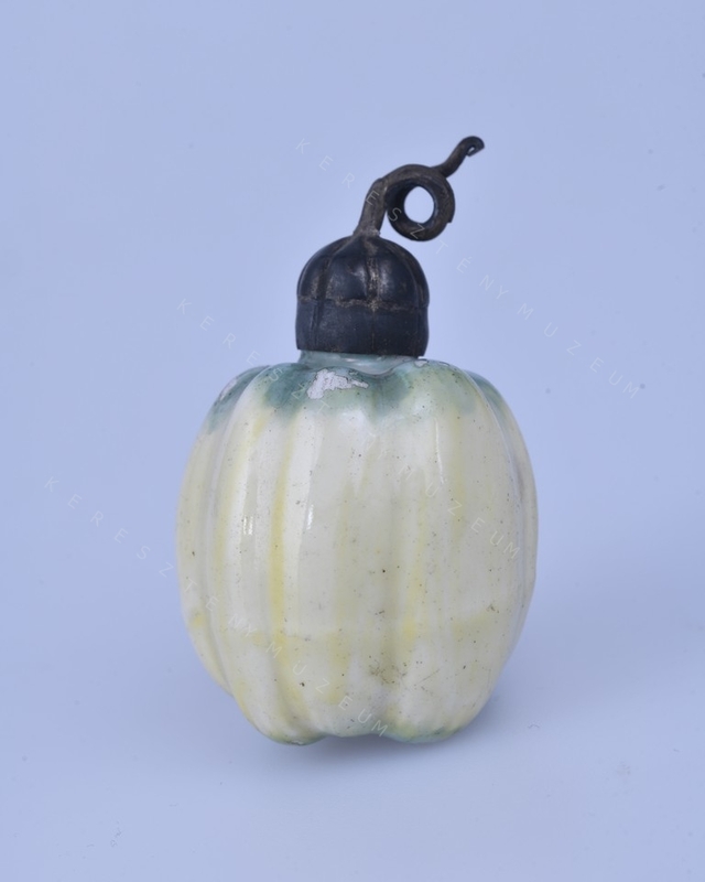 Perfume bottle