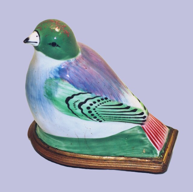Bonbonnière in the form of a bird