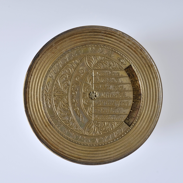 Snuffbox with perpetual calendar