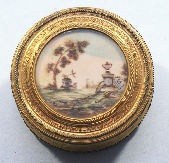 Snuffbox