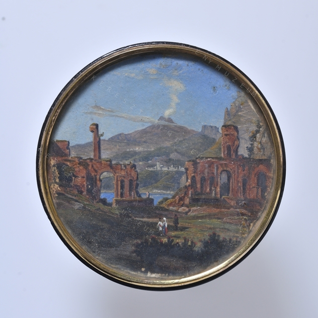 Snuffbox