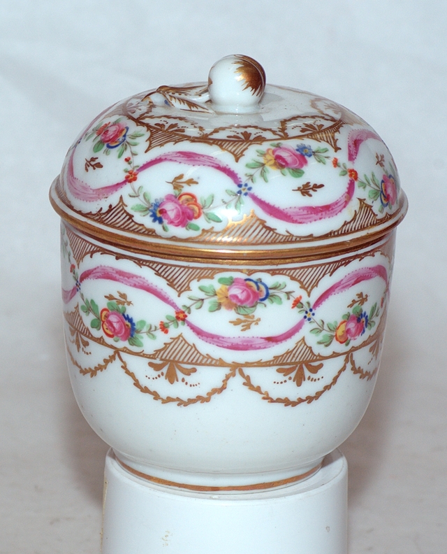 Sugar box with lid