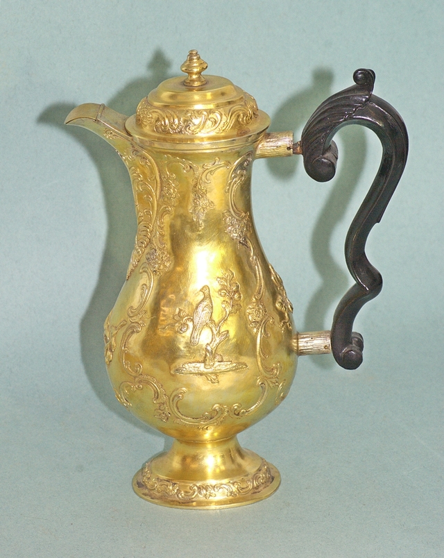 Jug with lid