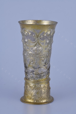 Standing cup 