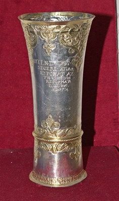 Standing cup 