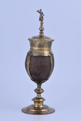 Standing cup with cover, and coc...