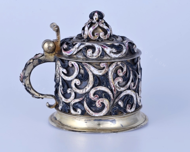 Tankard with cover