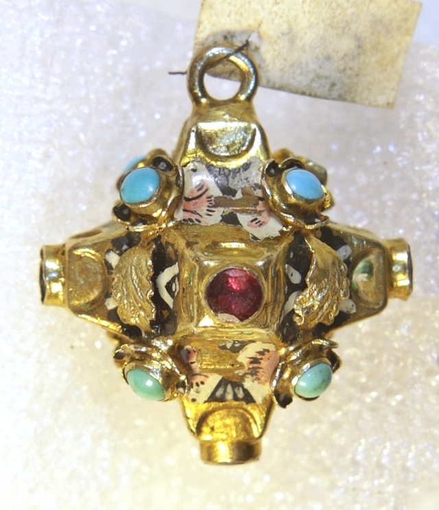 Decorative button for mente