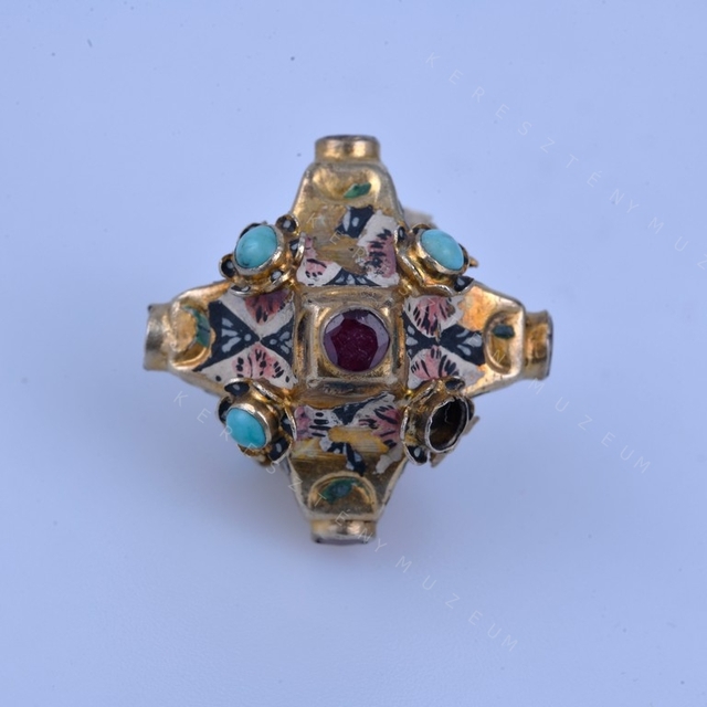 Decorative button for mente