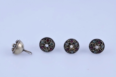 Buttons for a mente 